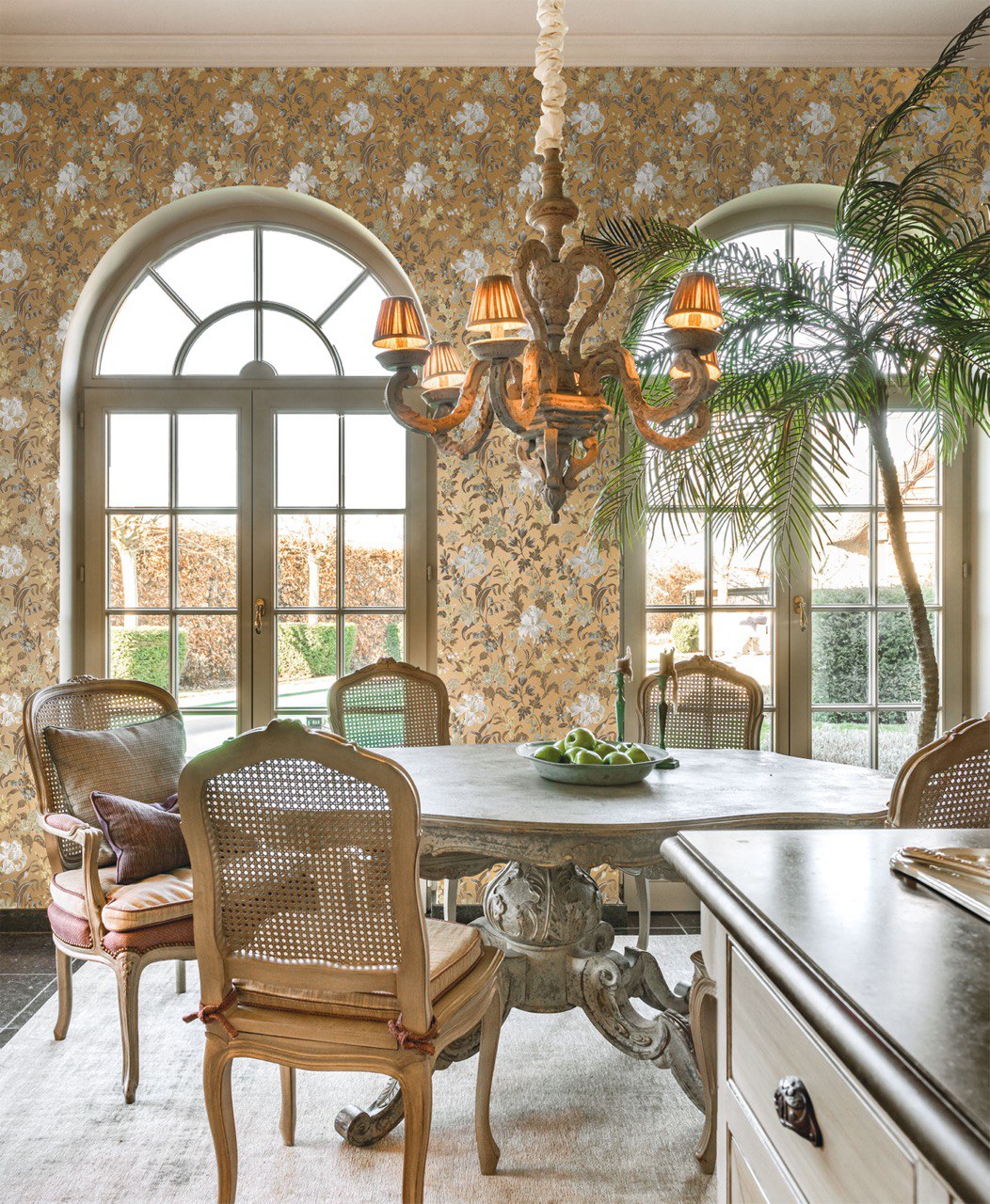 Обои Loymina Equator Flower Bed QTR4 004/1 10,05×1 фото в интерьере